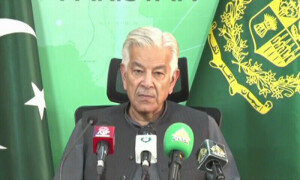 ڈوبتی سیاسی کشتی کو بچانےکیلئے دوست ملک پر بشریٰ بی بی کے الزامات گھٹیا حرکت ہے، خواجہ آصف