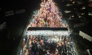 وزیراعلیٰ خیبرپختونخوا کی قیادت میں پی ٹی آئی قافلہ 26 نمبر چونگی پہنچ گیا، پولیس کی شیلنگ