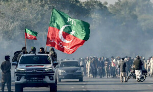 تحریک انصاف کا &rsquo;حکومتی بربریت&lsquo; کو جواز بناکر احتجاج ملتوی کرنے کا اعلان
