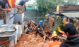 بھارت اور سری لنکا میں سمندری طوفان &rsquo; فینگل&rsquo; سے ہلاکتوں کی تعداد 20 ہو گئی