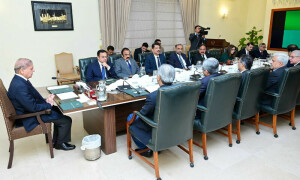 دھرنوں میں اہلکاروں کو شہید اور زخمی کرنے والوں کو سزائیں دی جائیں، وزیراعظم