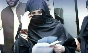 توشہ خانہ ٹو کیس میں غیر حاضری پر بشریٰ بی بی کے وارنٹ گرفتاری جاری، ضامن کو نوٹس