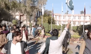 پنجاب یونیورسٹی میں نا معلوم افراد کی مبینہ فائرنگ کے بعد لاہور میں طلبا کا احتجاج