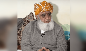 مدارس بل عدم منظوری کا معاملہ: وزیراعظم کے فون پر ہدف سے پیچھے کیوں ہٹیں؟ مولانا فضل الرحمٰن