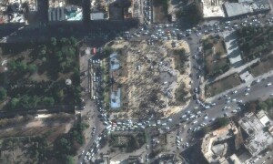 Syrians stroll through Assad&rsquo;s looted palaces