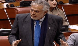 پروپیگنڈا کرنے والے 2018 کی بات کیوں نہیں کرتے؟ یلغار سے مسائل حل نہیں ہوتے، اسحٰق ڈار