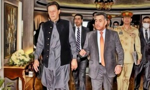 اداریہ:&rsquo; عوام کو یہ دیکھنے کا حق ہے کہ عمران اور فیض کی کہانی کا انجام کیا ہوتا ہے&rsquo;