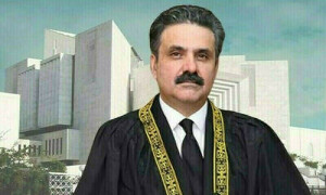 جوڈیشل کمیشن اجلاس: سپریم کورٹ کا آئینی بینچ برقرار، مدت میں 6 ماہ کی توسیع