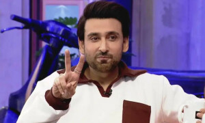 شوٹنگ کے دوران دو اداکارائیں لڑ پڑیں، ایک دوسرے کو جوتے دے مارے، سمیع خان