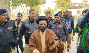 کراچی: پولیس کی کارروائی کے بعد بھی 6 مقامات پر دھرنے جاری