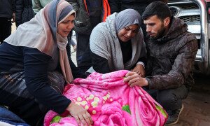 Israeli air strikes push Gaza death toll above 110