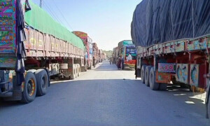 خیبر پختونخوا حکومت نے 75 ٹرکوں پر امدادی سامان کا قافلہ کرم کی جانب روانہ کردیا
