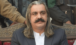 غیرقانونی اسلحہ اور شراب برآمدگی کیس میں علی امین گنڈاپور کو گرفتار کرکے پیش کرنے کا حکم