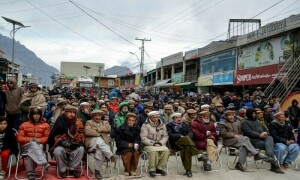ہنزہ میں لوڈ شیڈنگ کیخلاف شاہراہ قراقرم پر 5 روز سے دھرنا جاری، پاک-چین تجارت معطل