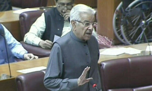عمران خان کی حالیہ ٹوئٹس کے بعد حکومت، پی ٹی آئی کے مذاکرات لاحاصل ہیں، خواجہ آصف