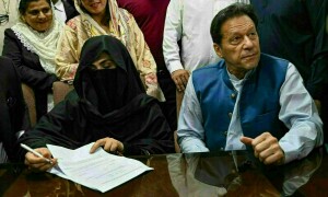 عمران خان اور بشریٰ بی بی کے خلاف 190 ملین پاؤنڈ کیس کا فیصلہ جمعے تک پھر مؤخر