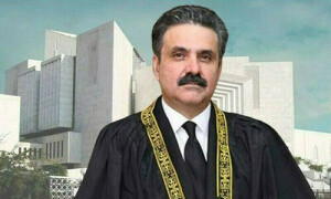 ججز پر تنقید ہونی چاہیے لیکن تعمیری تنقید ہو، چیف جسٹس