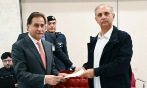 PTI presents &lsquo;charter of demands&rsquo; in 3rd round of talks with govt