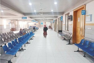 حکومت بلوچستان کی ڈبل تنخواہ لینے والے 74 ڈاکٹرز کیخلاف کارروائی، مقدمات درج کرانے کا فیصلہ