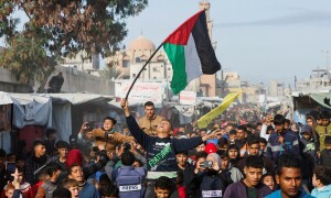 Israel&rsquo;s army attacks northern, central Gaza as ceasefire &lsquo;delayed&rsquo;