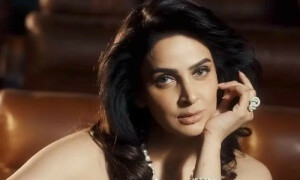 صبا قمر کو بولڈ فوٹوشوٹ پر تنقید کا سامنا
