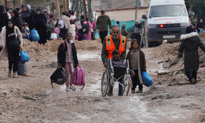 Hundreds leave Jenin as Israel presses military operation