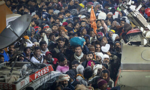 بھارت: کمبھ میلے کے دوران بھگدڑ سے 30 افراد ہلاک، 60 زخمی