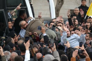 32 Palestinian detainees released from Israel&rsquo;s Ofer prison arrive in Ramallah