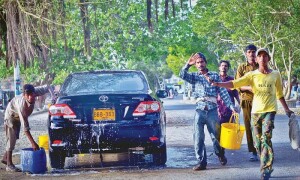 LHC suggests Rs10,000 fine on car wash at home