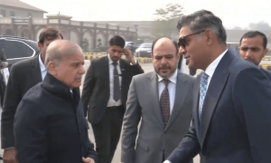 وزیر اعظم 2 روزہ سرکاری دورے پر متحدہ عرب امارات روانہ