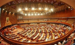قومی اسمبلی: عمر ایوب کو نکتہ اعتراض پر بات کرنے کی اجازت نہ ملنے پر ہنگامہ آرائی