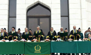 سپریم کورٹ کے 7 ججز اور ہائیکورٹس کے قائم مقام چیف جسٹس صاحبان نے حلف اٹھالیا
