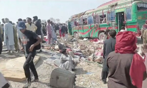 خیرپور: لعل شہباز قلندر کے عرس میں جانے والے زائرین کی بس کو حادثہ، 16 جاں بحق، 25 زخمی