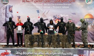 Hamas hands over 2 Israeli hostages to Red Cross in Gaza&rsquo;s Rafah