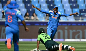 &rsquo;انضمام الحق کا بھتیجا چاچا کے نقش قدم پر چلتے ہوئے&lsquo;، امام الحق کے رن آؤٹ پر وائرل میمز