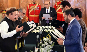 وفاقی کابینہ میں توسیع، 12 وزرا، 9 وزرائے مملکت اور 3 مشیروں نے حلف اٹھا لیا