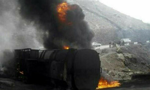 بلوچستان: دہشتگردوں کی کوسٹل ہائی وے پر ناکہ بندی، درجن سے زائد گیس باؤزر جلا دیے