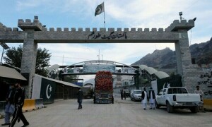 طورخم بارڈر 12ویں روز بھی بند، افغان فورسز کی وقفے وقفے سے فائرنگ، قریبی علاقے سے نقل مکانی