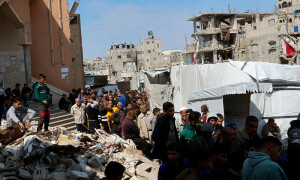 PHOTOS: Palestinians gather to receive bread from a bakery in Khan Younis