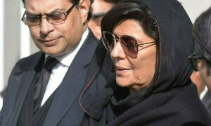 عمران خان سے وکلا کی ملاقات، نعیم پنجوتھا نے علیمہ خان کی شکایت کردی