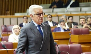 Defence Minister Khawaja Asif lambastes PTI for &lsquo;politicising&rsquo; Jaffar Express hijacking