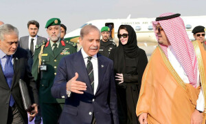 وزیر اعظم 4 روزہ سرکاری دورے پر سعودی عرب پہنچ گئے