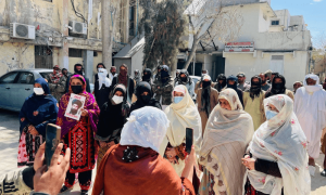 Protesters take away bodies from Quetta hospital morgue