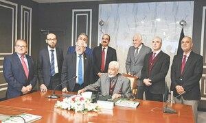 Nadra launches Pakistan&rsquo;s first dematerialised ID card