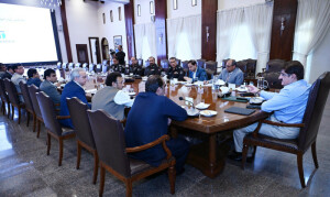 Sindh CM orders random drug testing on heavy vehicle drivers amid rising traffic accidents in Karachi