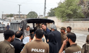اڈیالہ جیل کے قریب پی ٹی آئی احتجاج، عمران خان کی زیر حراست بہنیں و دیگر رہا، دھرنا ختم کر دیا