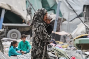 PHOTOS: Aftermath of Israeli air strike on Deir el-Balah home