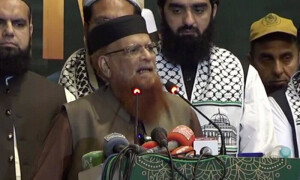 Mufti Usmani stresses peaceful protest as Karachi police foil another attack on fast-food chain outlet
