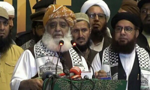 حکومت پھٹی ہوئی قمیض کی طرح ہے، پی ڈی ایم حکومت اور صدر اپوزیشن میں ہیں، فضل الرحمٰن