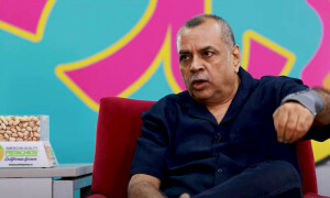 پریش راول کا گھٹنے کی چوٹ کے علاج کے لیے اپنا ’پیشاب‘ پینے کا انکشاف